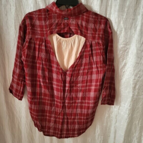 RVCA Red Plaid Cut Out Button Down Shirt Sz Small - Picture 11 of 13